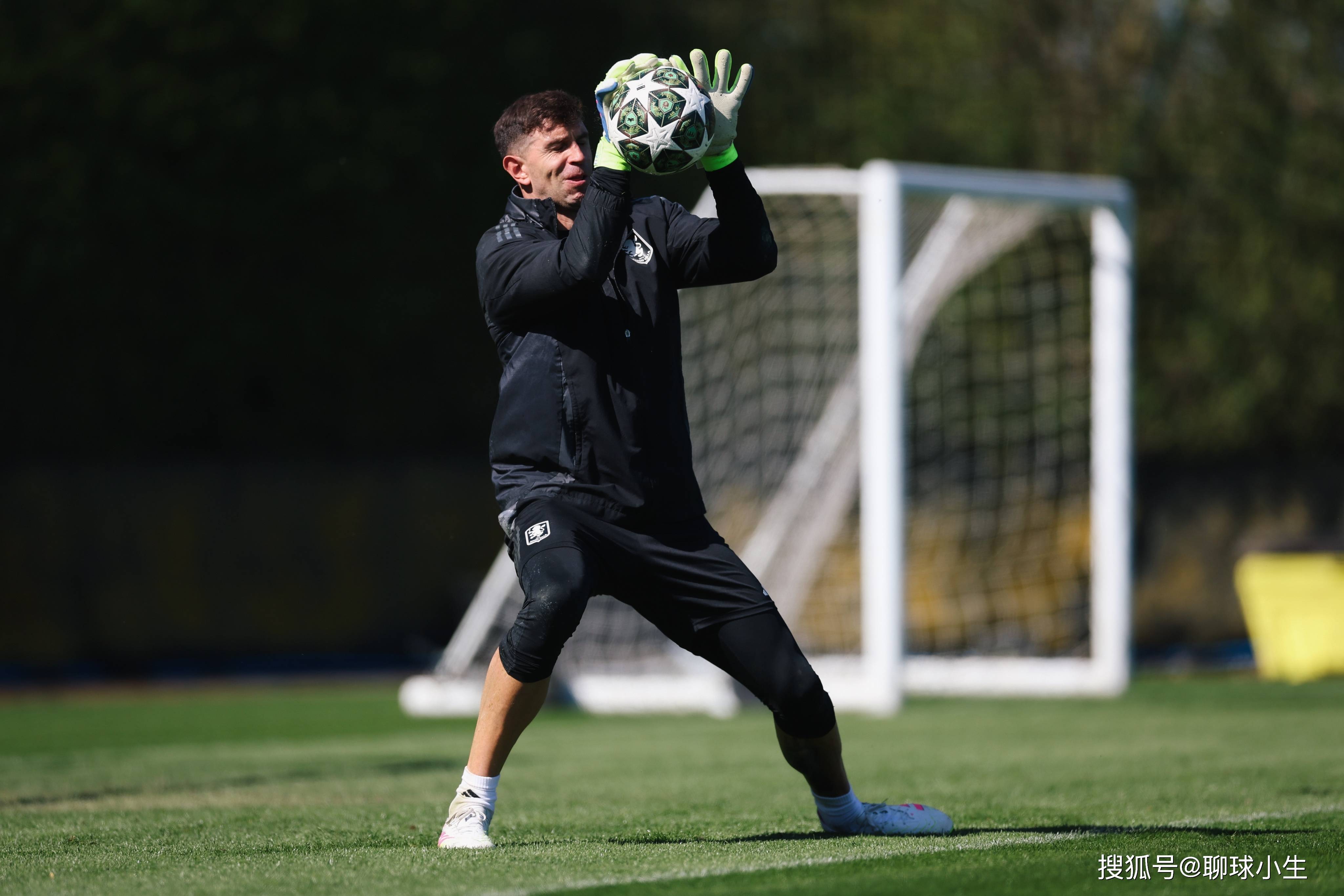 亚特兰大训练开放日，转会期队长鼓劲引欢呼，法甲在即，训练强度明显提升(穆萨转会亚特兰大最新谈判细节)